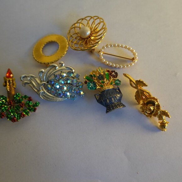 Bundle of 7 vintage brooches - Picture 1 of 2